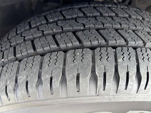 Used 2024 GMC Yukon XL SLT image 46