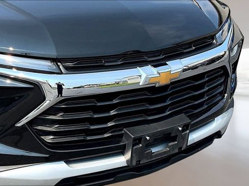 Used 2025 Chevrolet TrailBlazer LT AWD/4WD image 29