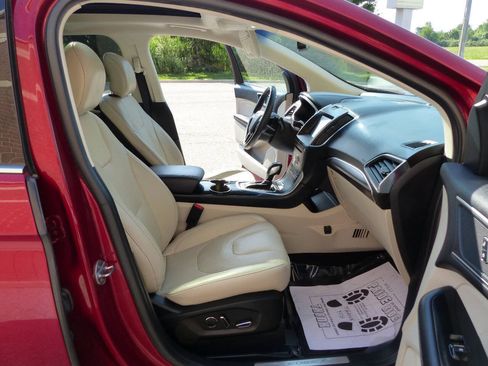 Used 2018 Ford Edge Titanium w/ Equipment Group 301A AWD/4WD image 47