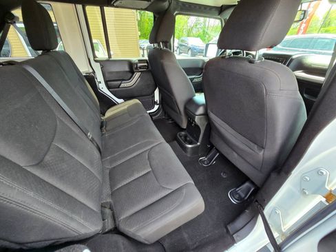 Used 2017 Jeep Wrangler Unlimited Sport w/ Quick Order Package 24S AWD/4WD image 27