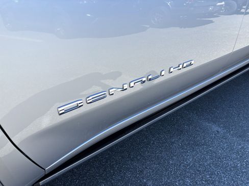 Used 2022 GMC Sierra 2500 Denali w/ Denali Ultimate Package image 12