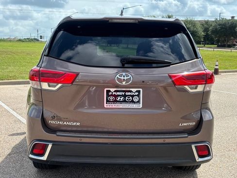 Used 2018 Toyota Highlander Limited FWD image 6