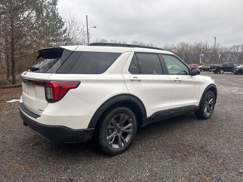 New 2026 Ford Explorer Active w/ Active Comfort Package image 8