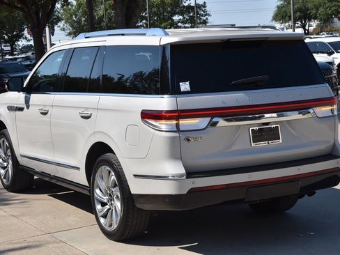 Certified 2024 Lincoln Navigator Premiere AWD/4WD image 10