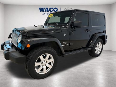 Used 2018 Jeep Wrangler Sahara w/ Connectivity Group AWD/4WD image 1