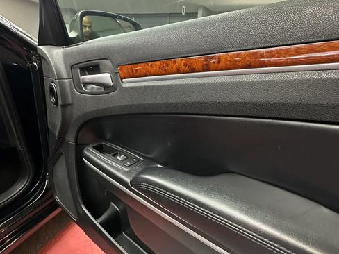Used 2013 Chrysler 300 RWD image 23