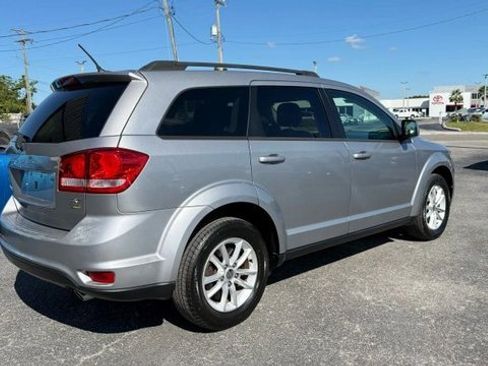 Used 2015 Dodge Journey SXT w/ Flexible Seating Group image 2