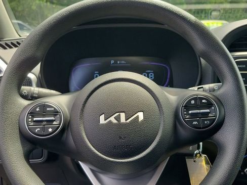 Used 2025 Kia Soul LX w/ LX Technology Package FWD image 17