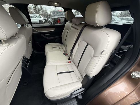 Used 2025 MAZDA CX-70 Plug-In Hybrid w/ Premium Pkg image 11