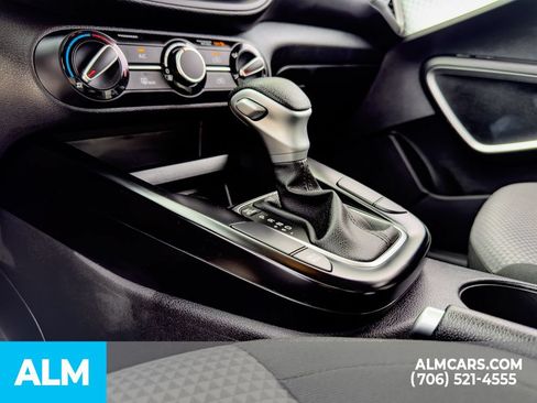 Used 2025 Kia Soul LX w/ LX Technology Package FWD image 11