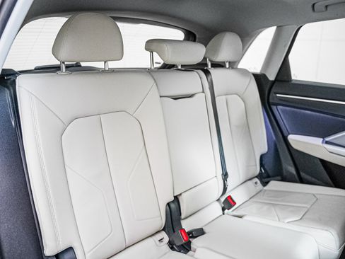 Used 2023 Audi Q3 2.0T Premium w/ Convenience Package image 13