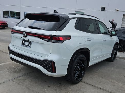 New 2026 Volkswagen Tiguan SE R-Line image 4