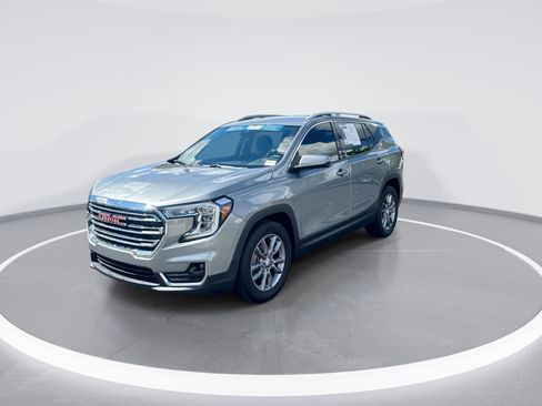 Used 2023 GMC Terrain SLT w/ LPO, Floor Liner Package FWD image 5