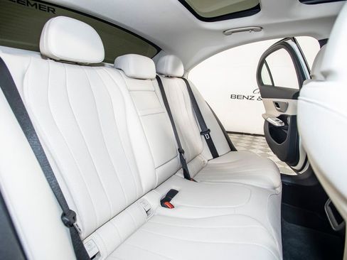 Used 2024 Mercedes-Benz E 350 4MATIC Sedan image 17