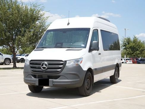 Used 2025 Mercedes-Benz Sprinter 2500 image 3