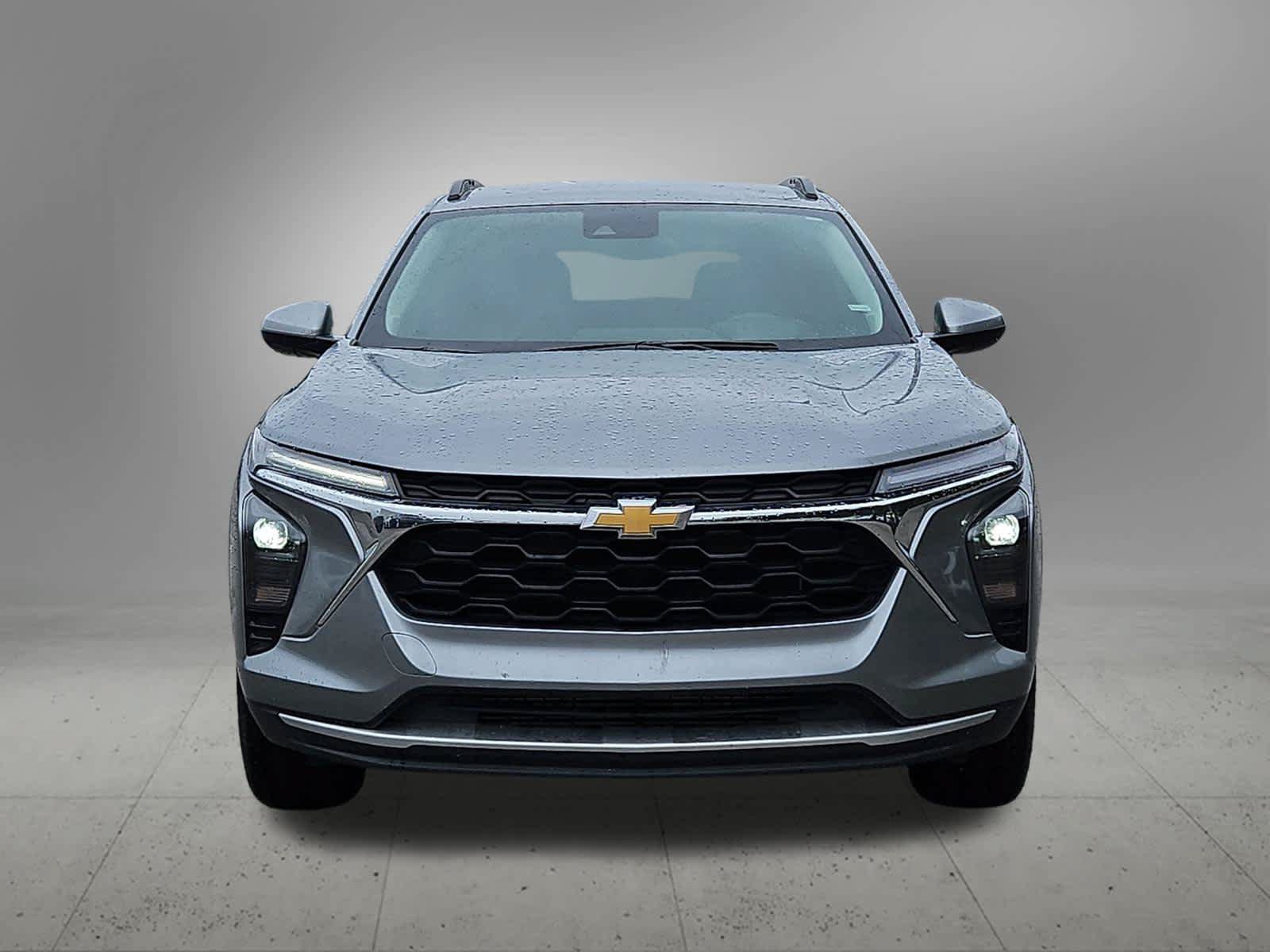 Used 2025 Chevrolet Trax LT FWD image 8