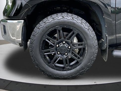 Used 2018 Toyota Tundra SR5 w/ SR5 Upgrade Package AWD/4WD image 30