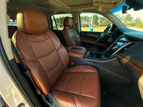 Used 2017 Cadillac Escalade Premium Luxury image 14
