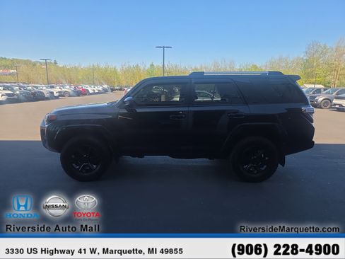 Used 2024 Toyota 4Runner SR5 AWD/4WD image 4