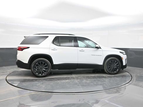 Used 2022 Chevrolet Traverse RS w/ LPO, Cargo Package image 9