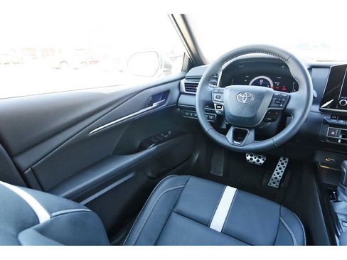 Used 2026 Toyota Camry SE image 6