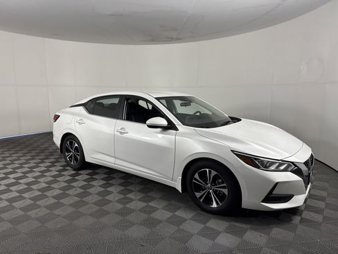 Used 2021 Nissan Sentra SV image 2