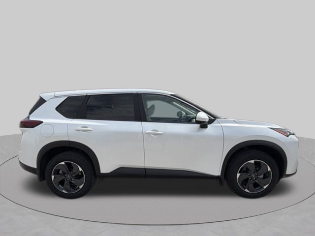 Used 2025 Nissan Rogue SV AWD/4WD image 2