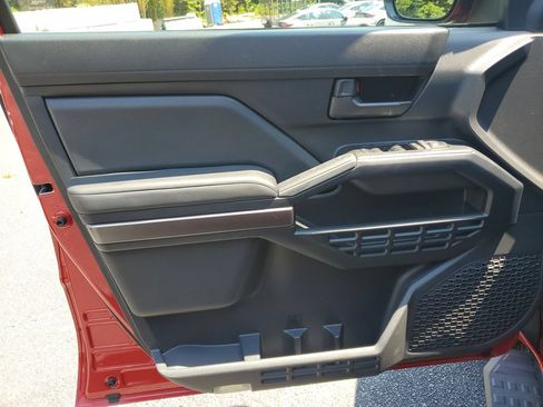 Used 2025 Toyota 4Runner SR5 AWD/4WD image 20