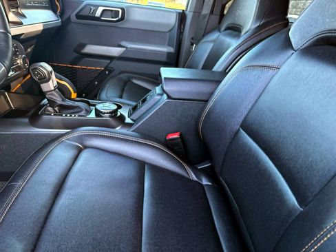 Used 2023 Ford Bronco Badlands image 15