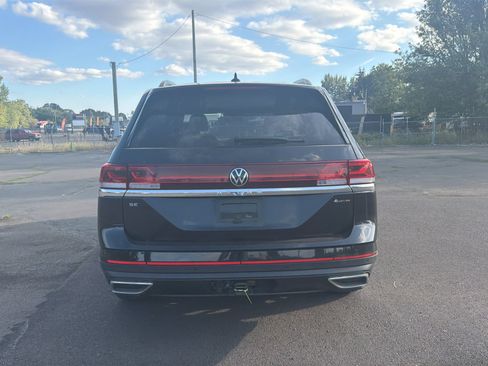 Used 2024 Volkswagen Atlas SE AWD/4WD image 6