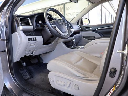 Used 2015 Toyota Highlander Limited FWD image 43