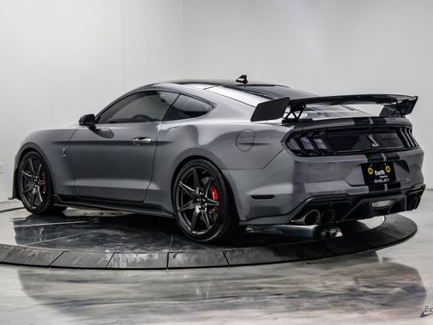 Used 2021 Ford Mustang Shelby GT500 w/ Carbon Fiber Track Pack RWD image 12