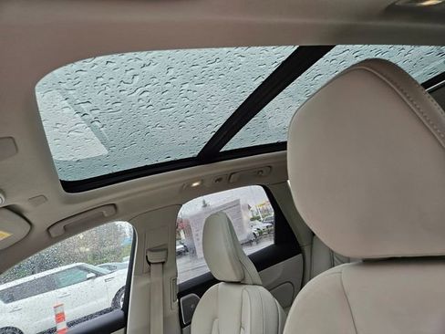 Certified 2023 Volvo XC60 B5 Ultimate w/ Protection Package Premier image 20