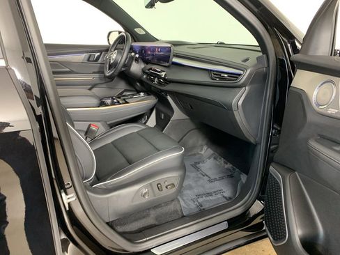 Used 2025 Buick Enclave Avenir w/ Super Cruise Package AWD/4WD image 41