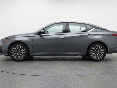 Used 2025 Nissan Altima 2.5 SV image 5