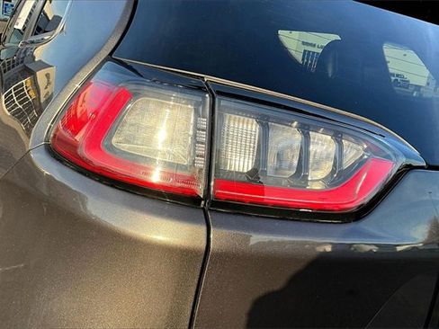 Used 2019 Jeep Cherokee Limited image 21