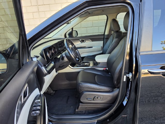 Used 2022 Kia Carnival LX FWD image 28