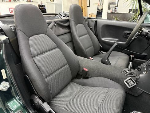 Used 2000 MAZDA MX-5 Miata image 19