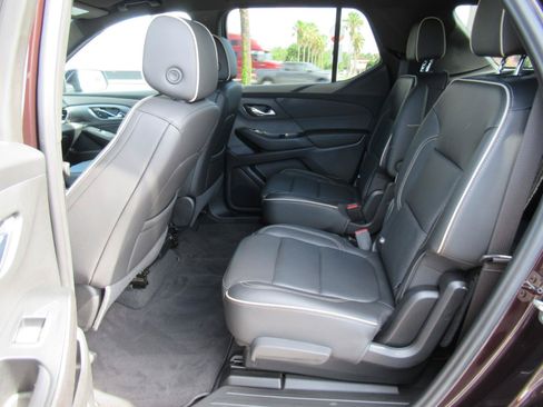 Used 2023 Chevrolet Traverse Premier FWD image 39