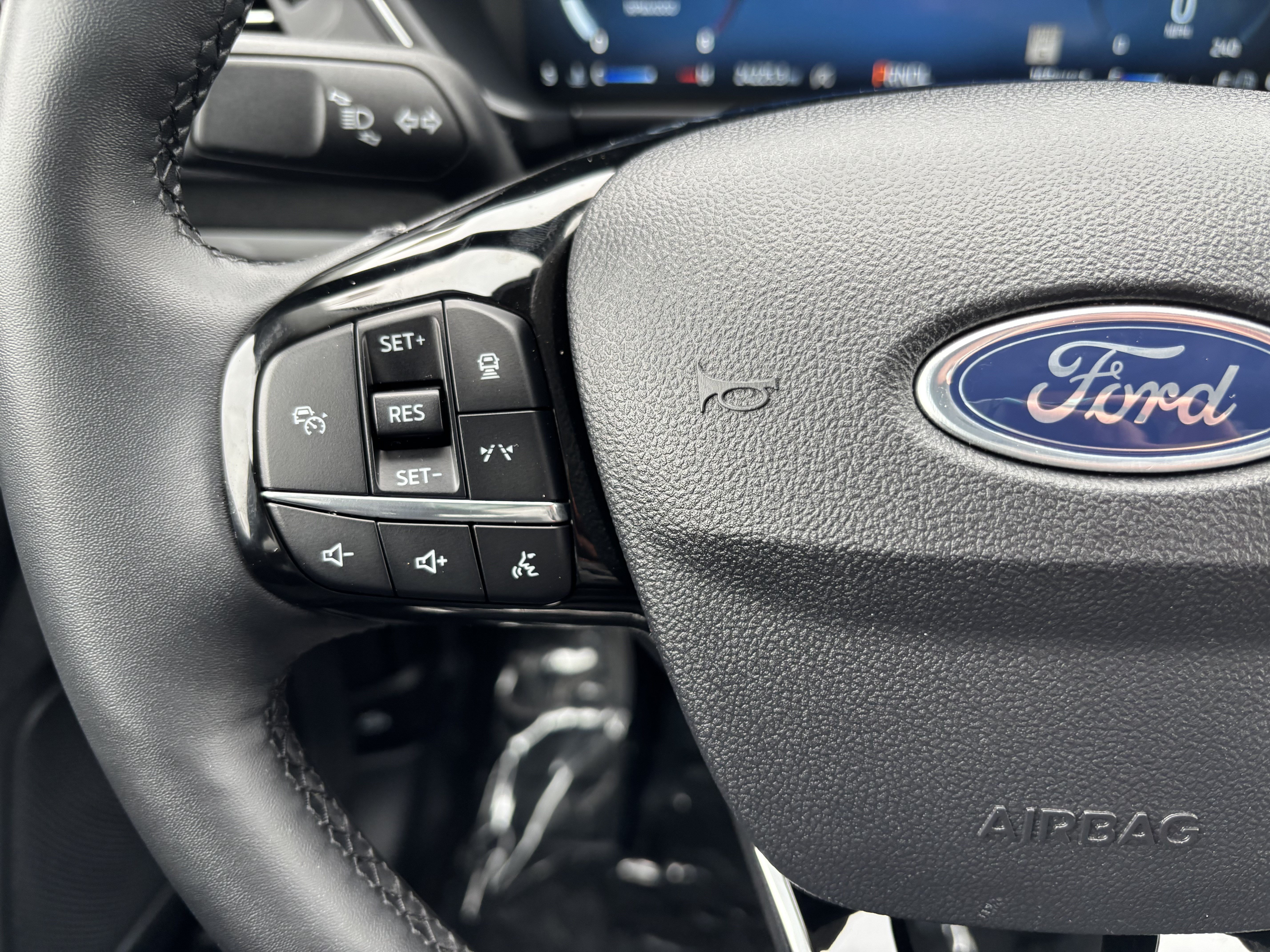 Used 2025 Ford Escape Platinum AWD/4WD image 13