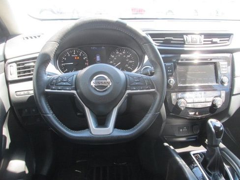 Used 2020 Nissan Rogue SV AWD/4WD image 16