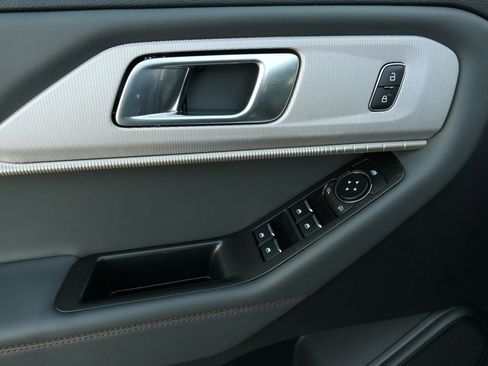 Used 2025 Ford Explorer Active w/ Active Comfort Package image 14