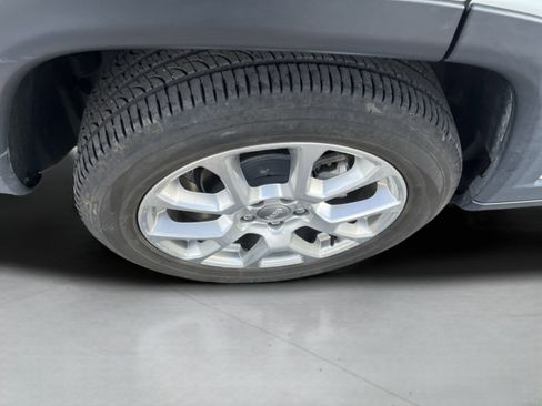 Used 2022 Jeep Compass Latitude image 9