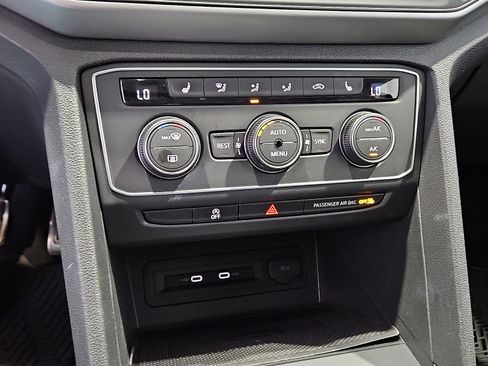 Certified 2021 Volkswagen Atlas SE w/ Panoramic Sunroof Package FWD image 16