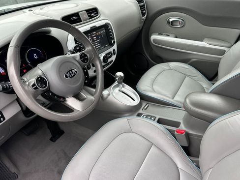 Used 2017 Kia Soul EV + image 11