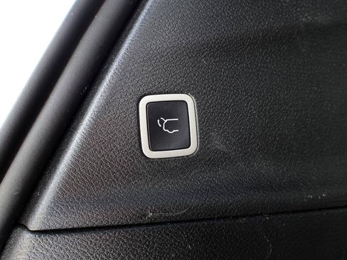 Used 2019 Chrysler Pacifica Touring-L Plus w/ Advanced Safetytec Group FWD image 30