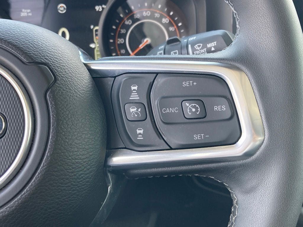 Used 2026 Jeep Wrangler Unlimited Sahara AWD/4WD image 15