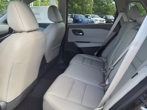 Used 2025 Nissan Rogue SL FWD image 8