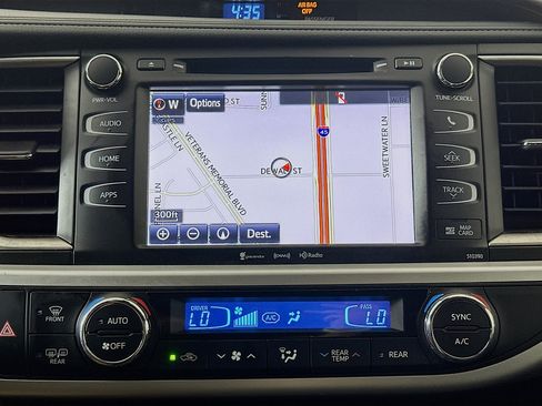 Used 2019 Toyota Highlander XLE FWD image 22