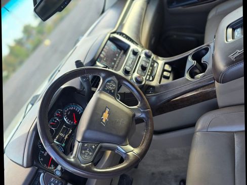 Used 2015 Chevrolet Suburban LT image 9